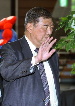 Ishiba Eyes Dissolving Lower House in Wake of No-Confidence Motion