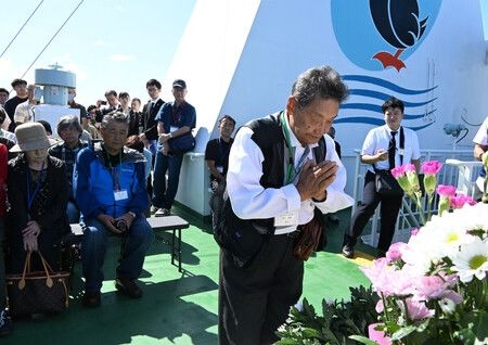 Ex-Residents of Japan-Claimed Isles Hold Memorial at Sea