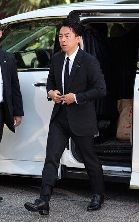2 Japanese Cabinet Ministers Visit Yasukuni Shrine