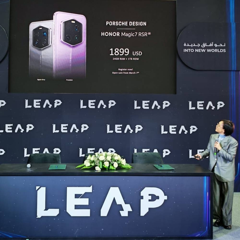 علامة HONOR تفتتح منصة الإعلان في LEAP 2025 مع إطلاق هاتف PORSCHE DESIGN HONOR Magic7 RSR