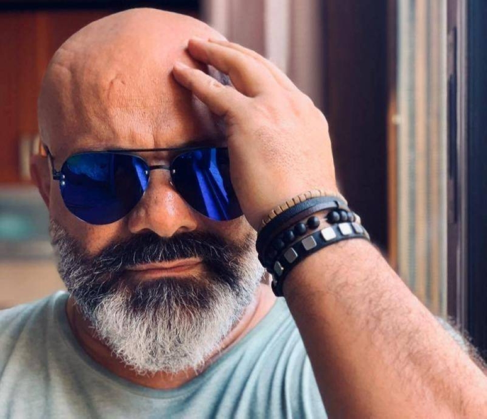 وفاة منشد «طيور الجنة»