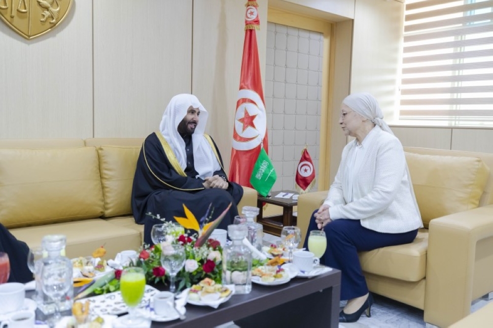 وزير العدل يوقع مع نظيرته التونسية برنامجًا تنفيذيًا لتعزيز التعاون العدلي