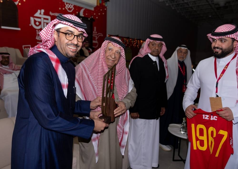 طاقم نسائي يضبط مباريات موسم القادسية