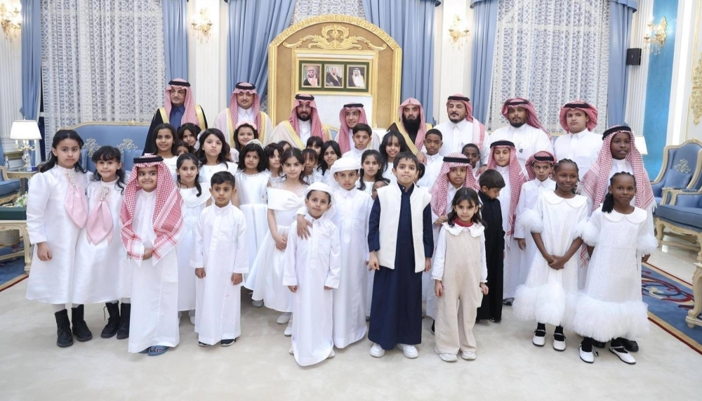 محافظ الخرج يشارك الأيتام مأدبة الإفطار