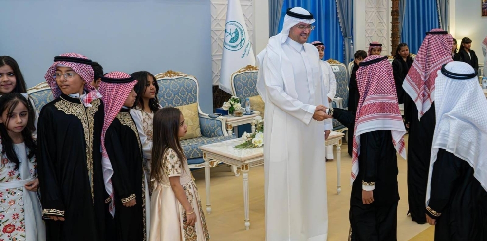 محافظ الأحساء يشارك أبناءه الأيتام مأدبة الإفطار