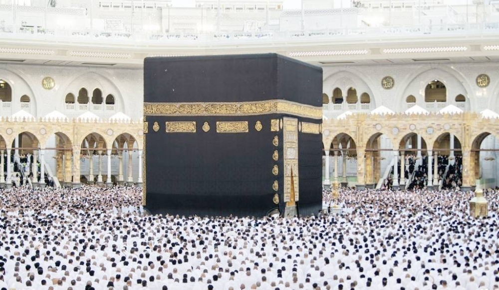 بمختلف المناطق.. جموع المصلين يؤدون صلاة عيد الفطر