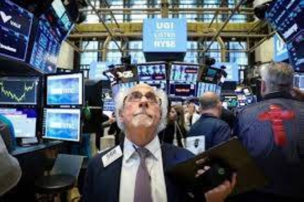 هلع يضرب أسواق العالم.. انهيار مؤشر هونغ كونغ 13% و«شنغهاي» يهبط 8%