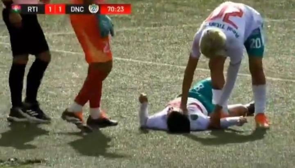 اصطدم بحارس المرمى.. وفاة لاعب كرة خلال مباراة في كوبا بيرو