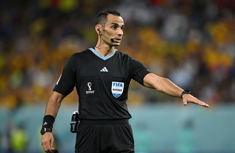 12 حكماً عربياً في مهمة مونديالية بأمريكا