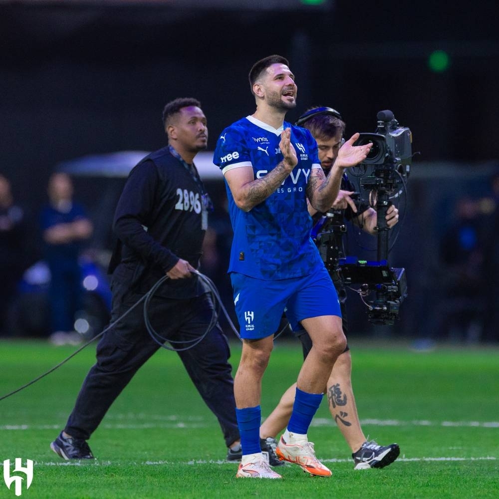 الهلال يثأر من الخليج ويواصل مطاردته للعميد