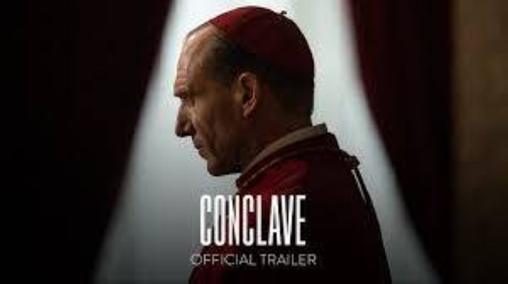 يصور النقاشات الخافتة في الفاتيكان.. «Conclave» يسلط الضوء على آلية اختيار البابا القادم
