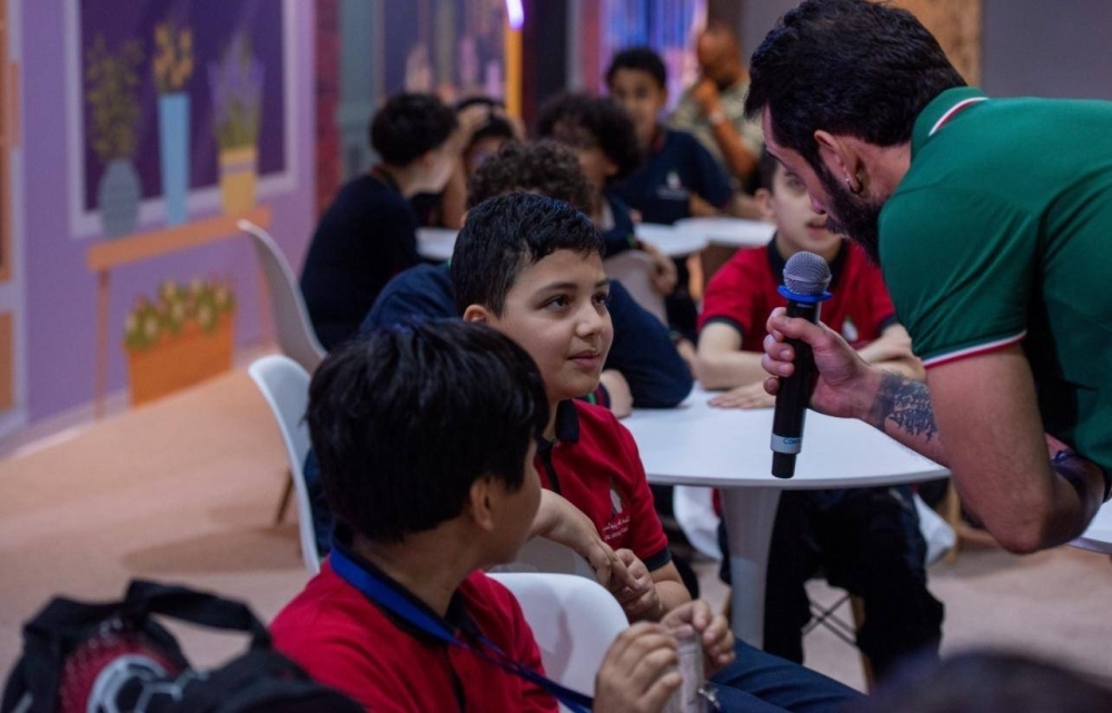 طلبة المدارس يستكشفون أسرار «دبلجة ألعاب الفيديو» في «الشارقة القرائي للطفل»