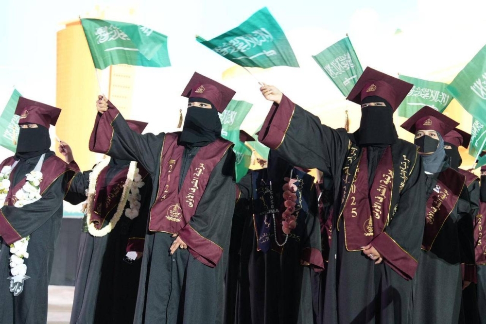 جامعة جازان تحتفي بخريجاتها