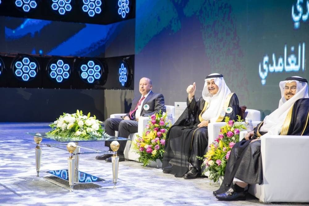 خلال رعايته حفل تخريج طلاب وطالبات جامعة فهد بن سلطان.. أمير تبوك: وطنكم هو موطن تحقيق الأحلام