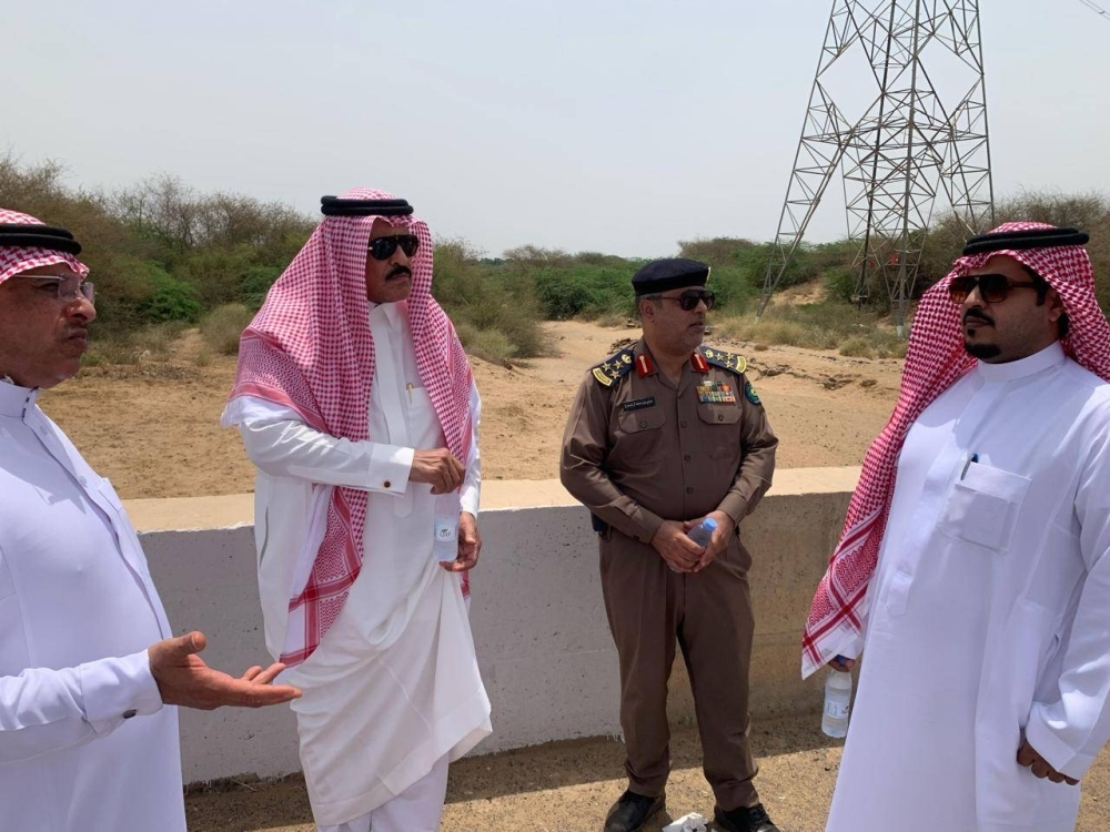 بتوجيهات أمير جازان.. محافظ أبوعريش يقف على مجاري الأودية