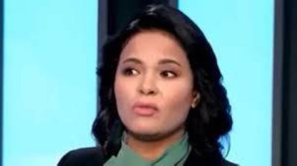 «أمي نسخة مني».. اتصال يعيد إعلامية ليبية إلى أسرتها بعد 44 عاماً