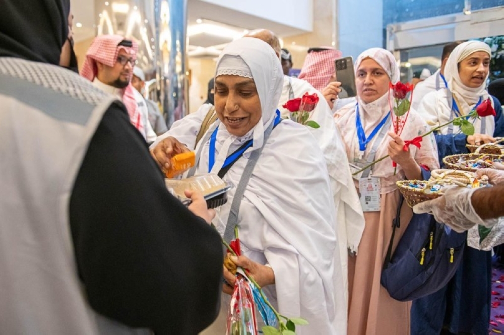 استقبال 400 حاج من باكستان ضمن أولى طلائع حج 1446هـ