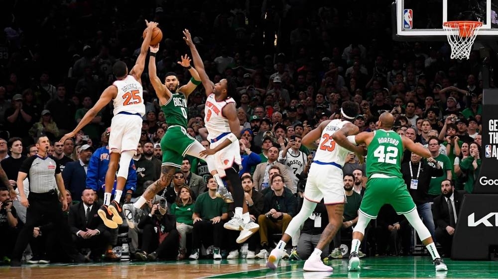 الأرض لا تحمي أصحابها.. تحوّلات كبرى في معادلات الـ «NBA»