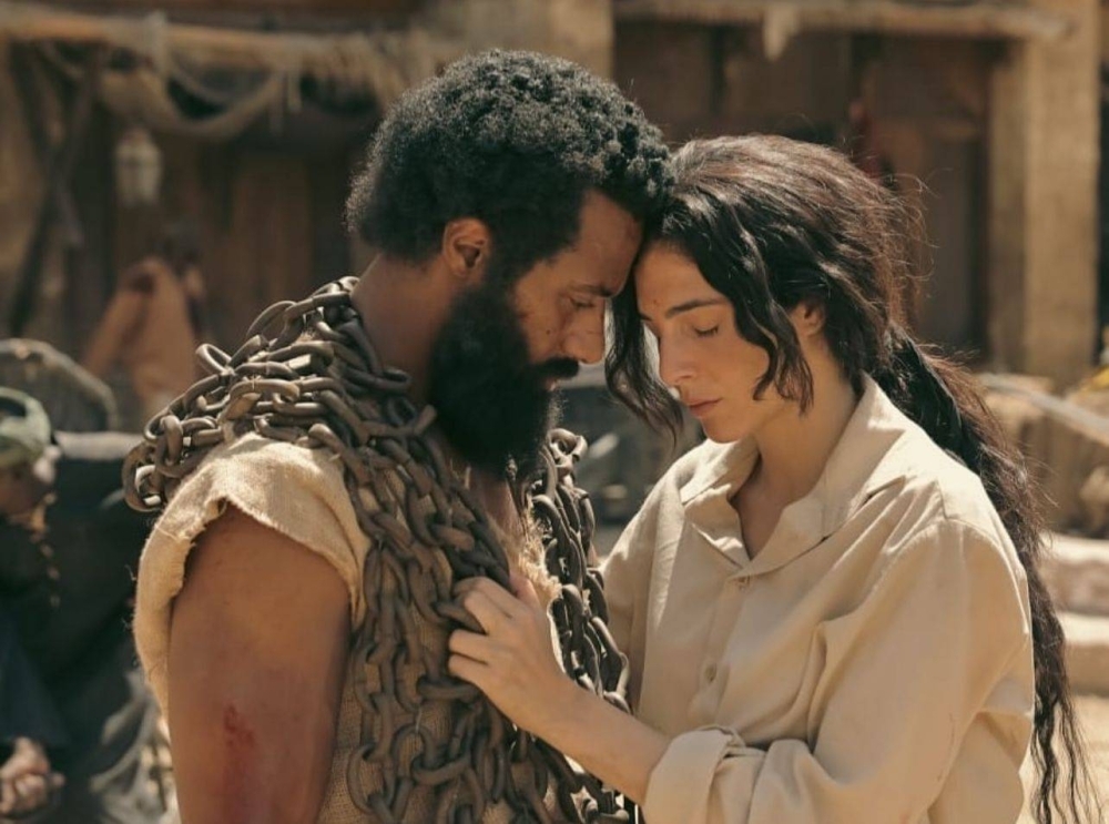 محمد رمضان مقيداً بالسلاسل.. الصور الأولى لكواليس فيلم «أسد»