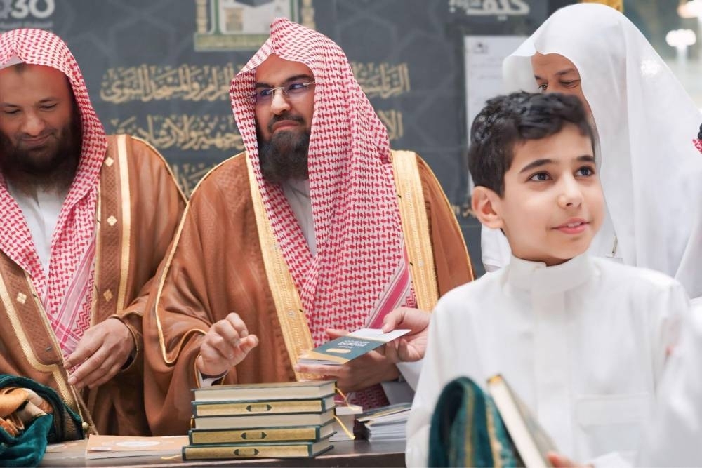 بمختلف لغات العالم.. 100 مركز للتوعية في الحرم