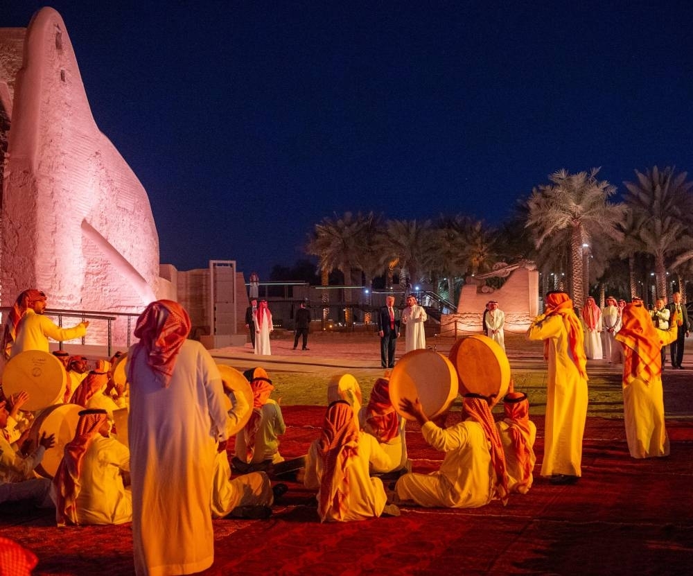 ولي العهد يصطحب الرئيس الأمريكي في جولة بحي الطريف التاريخي في الدرعية