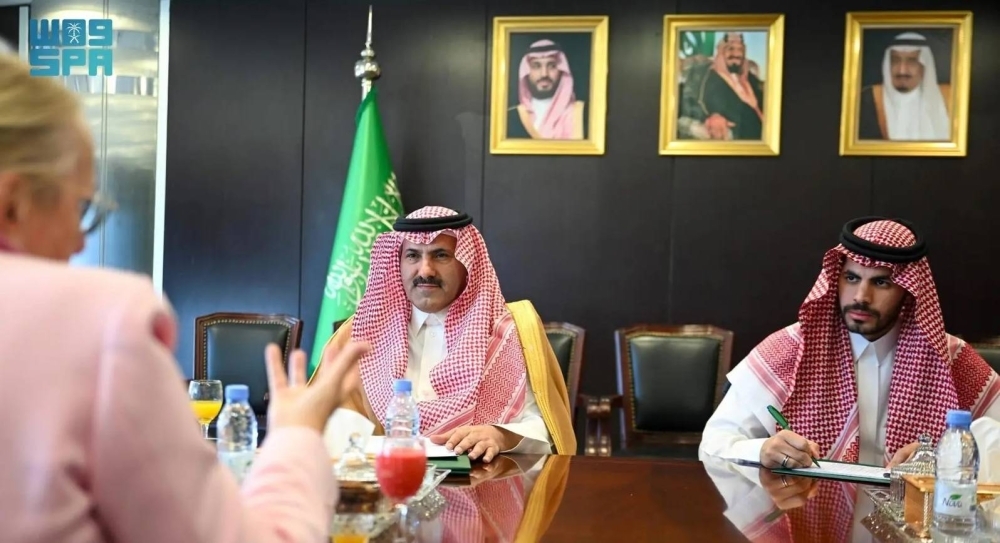 السفير آل جابر يناقش مع مسؤولين أوروبيين مستجدات الأوضاع في اليمن