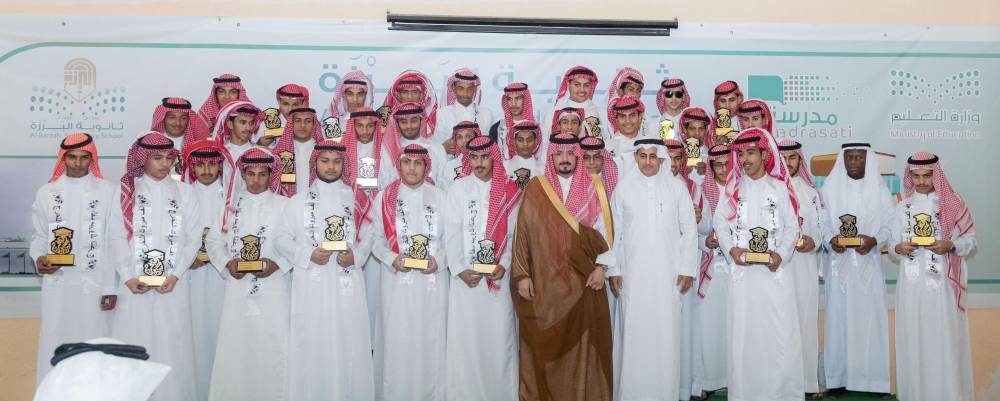 بن شويل يشهد حفل تخريج طلاب ثانوية البرزة