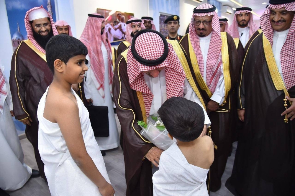 أمير نجران يلتقي أهالي شرورة والعاملين بمنفذ الوديعة