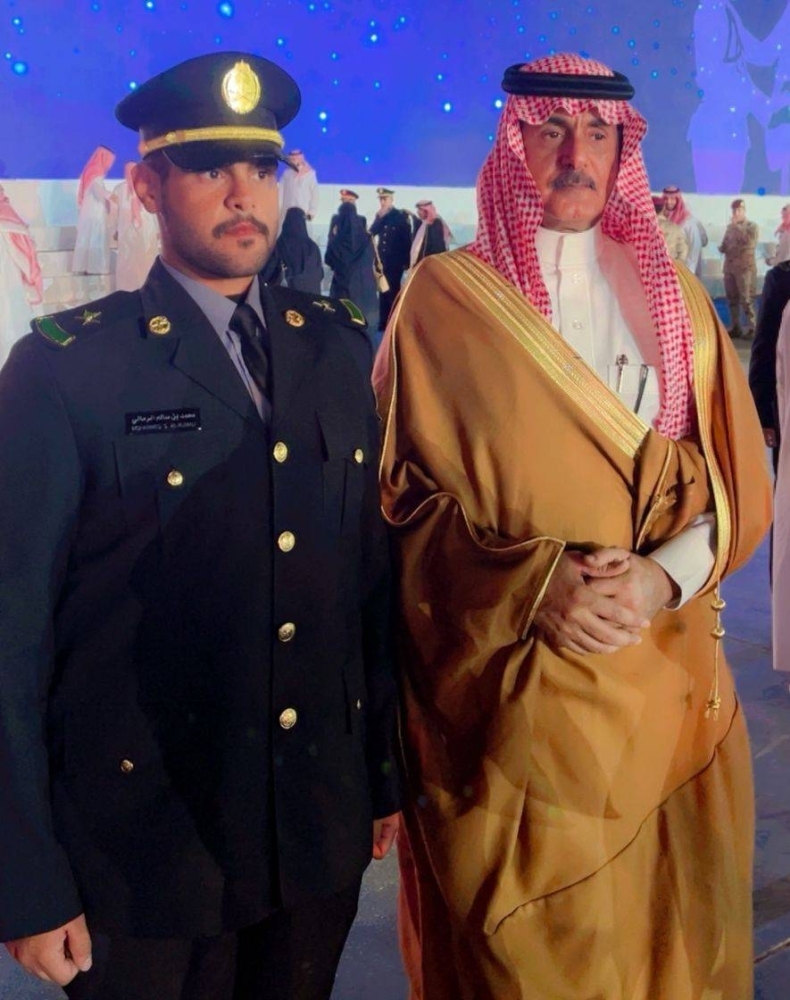 الرمالي يحتفل بتخرج نجله برتبة ملازم