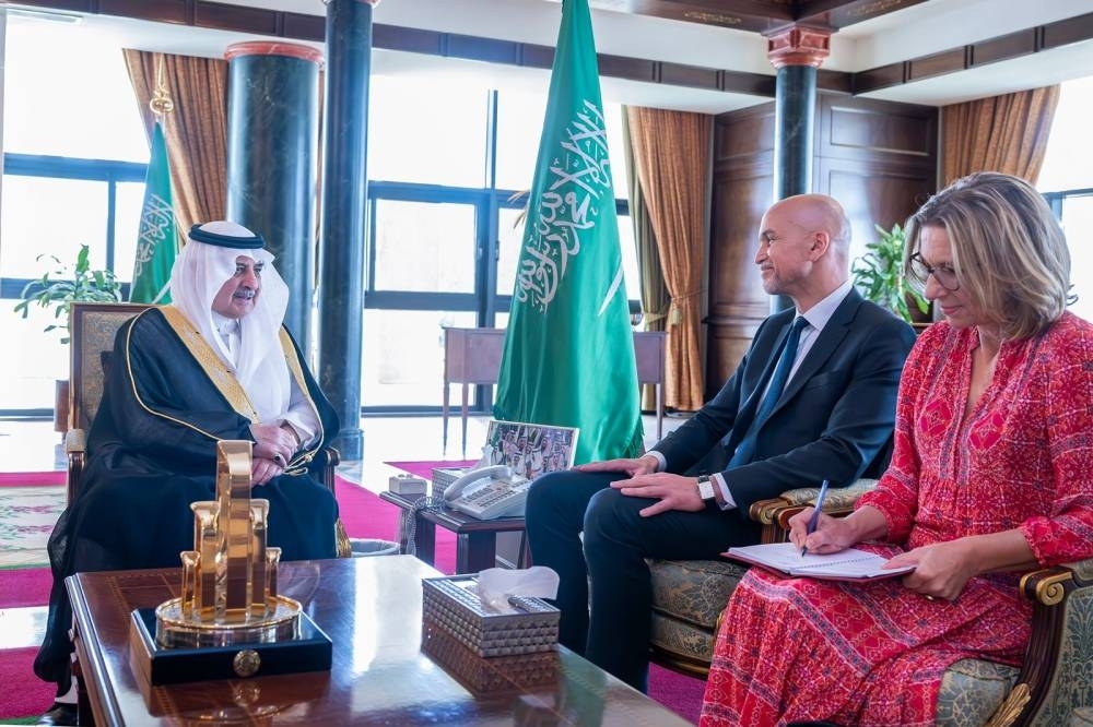 أمير تبوك يستقبل القنصل الفرنسي