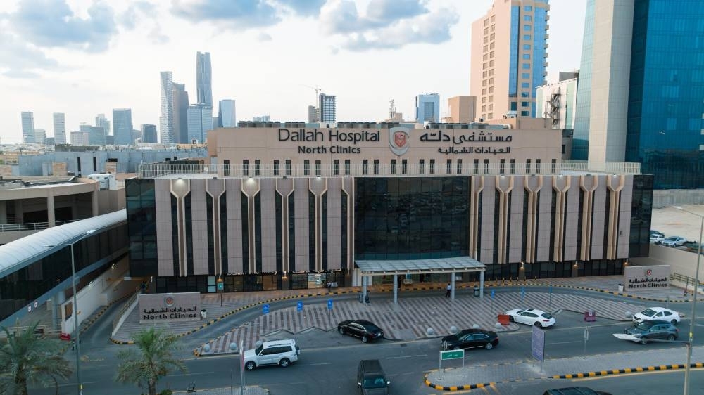 مستشفى دلة النخيل يمنح طفلة رضيعة أملاً بحياة أفضل
