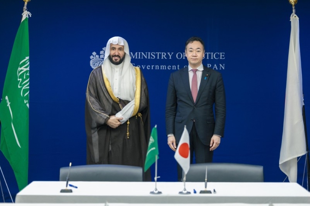 وزير العدل يلتقي نظيره الياباني ويوقعان مذكرة تفاهم للتعاون القضائي