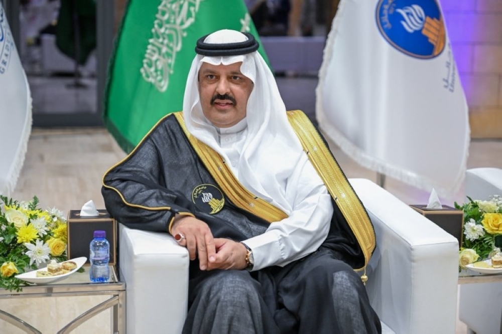 أمير حائل يوجِّه بتوفير الرعاية لحاج عراقي نُقل جواً إثر أزمة صحية