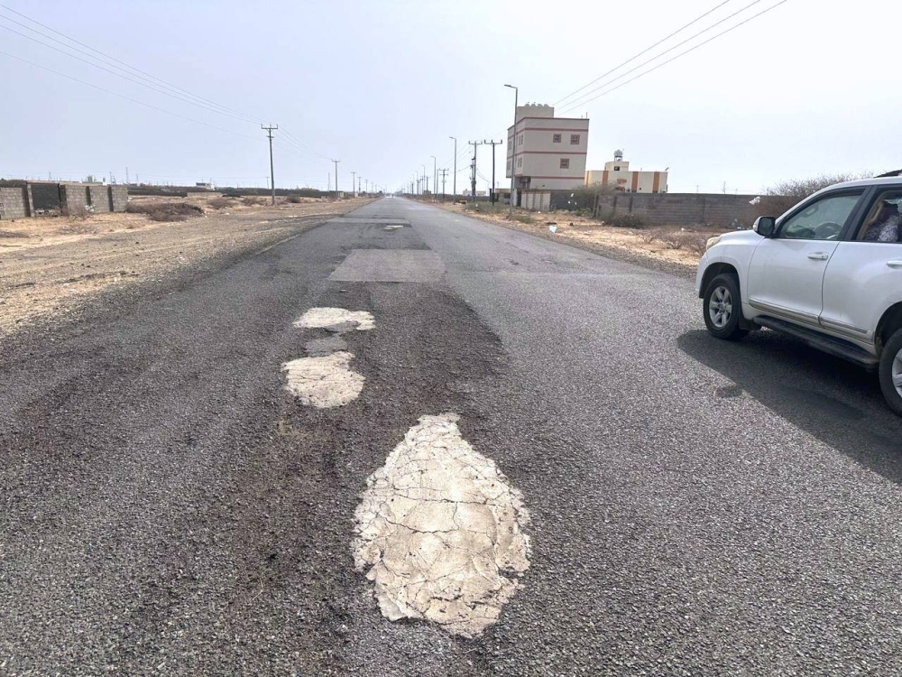 الأهالي لـ «عكاظ»: ننتظر الحلول لا الوعود «ردحة جازان» تشكو تهالك الطريق وغموض المدخل