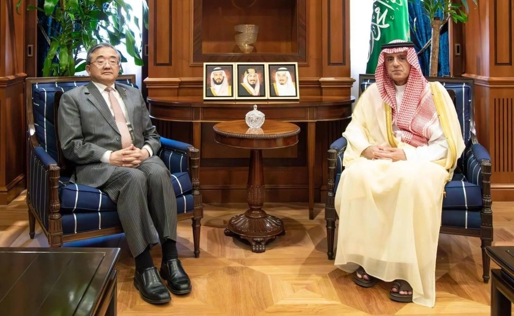 وزير الدولة للشؤون الخارجية يبحث سبل التعاون مع المبعوث الصيني الخاص لتغير المناخ