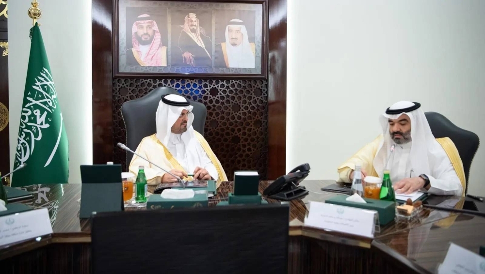نائب أمير مكة يطّلع على جاهزية التقنيات الرقمية في المشاعر المقدسة