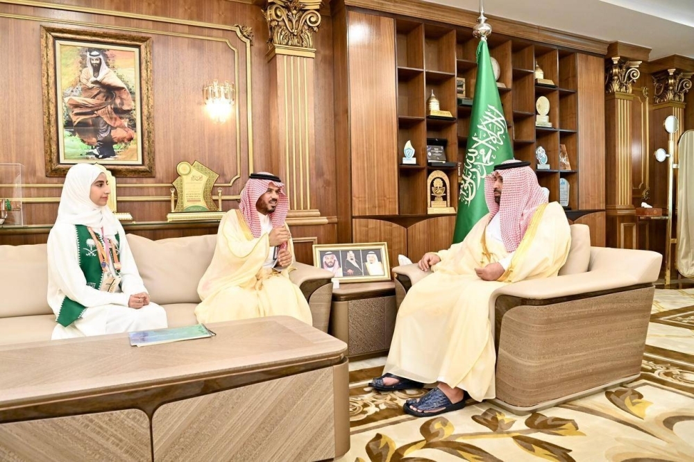 أمير جازان يكرم الطالبة «جيوان شعبي» لتحقيقها المركز الـ2 عالمياً في معرض «آيسف 2025»