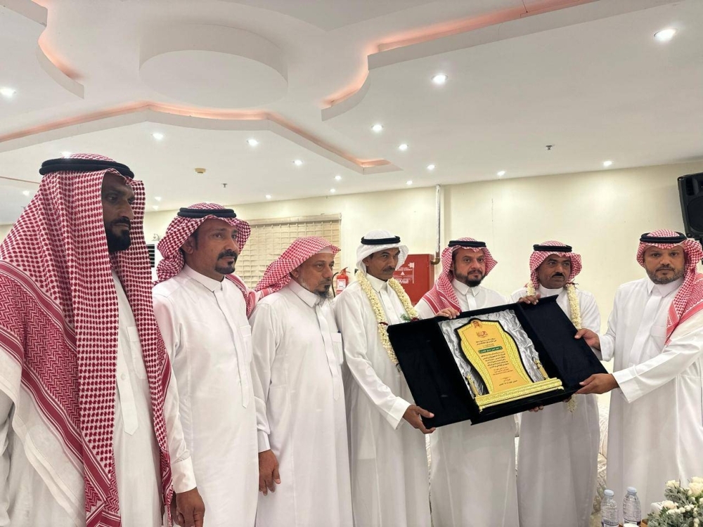 مجمع مدارس الراحة في الحرث يحتفي بالمتقاعدين