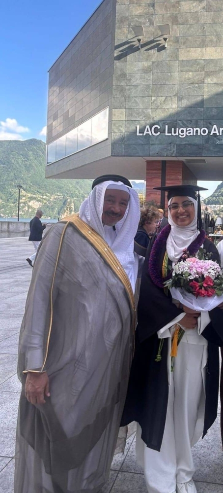 غلا عاشور تحتفي بتخرجها