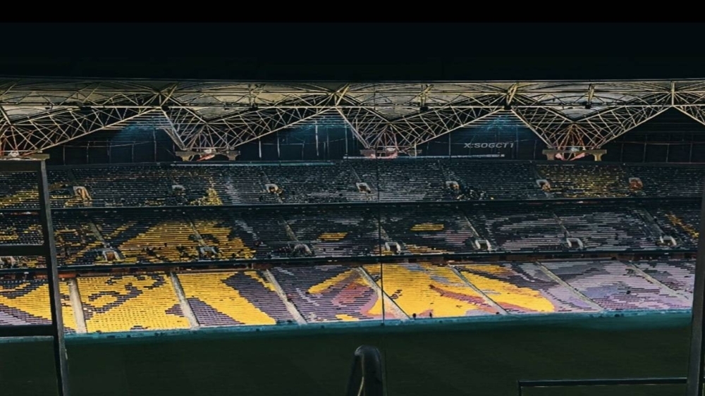 في ليلة التتويج.. الاتحاد يزيّن مدرجاته بـ5 «تيفوهات»