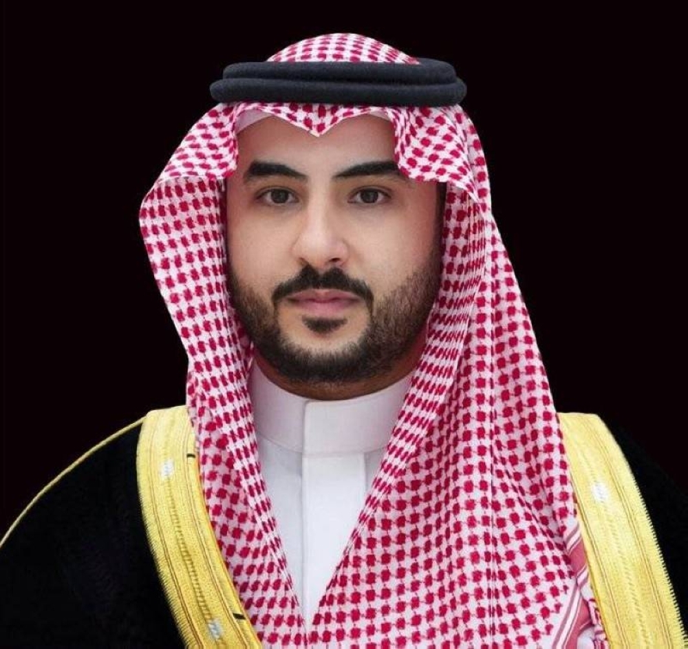 وزير الدفاع يصل إلى العاصمة البريطانية في زيارة رسمية