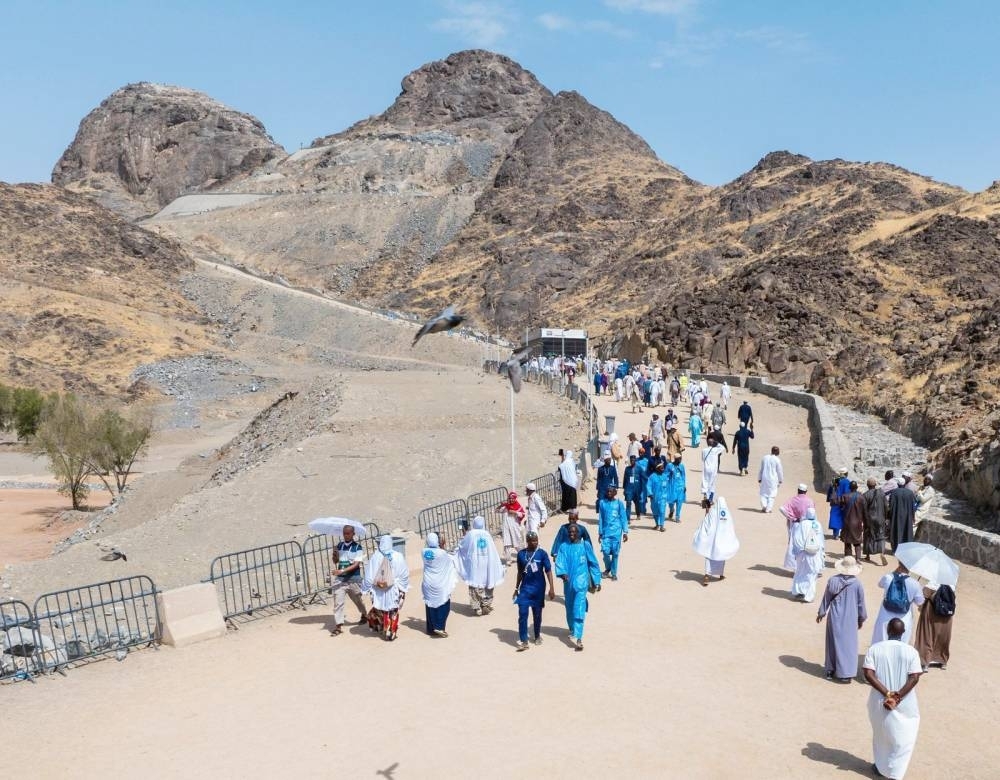 «الحرارة» تعلّق زيارات الحجاج للغار 5 ساعات يومياً
