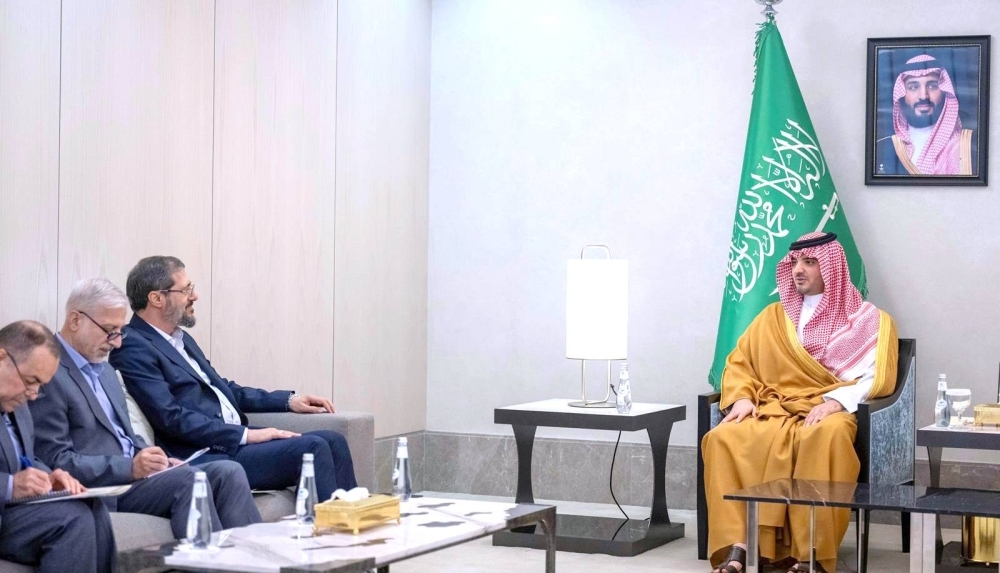 وزير الداخلية يستعرض مع رئيس منظمة الحج والزيارة الإيراني الاهتمام المشترك