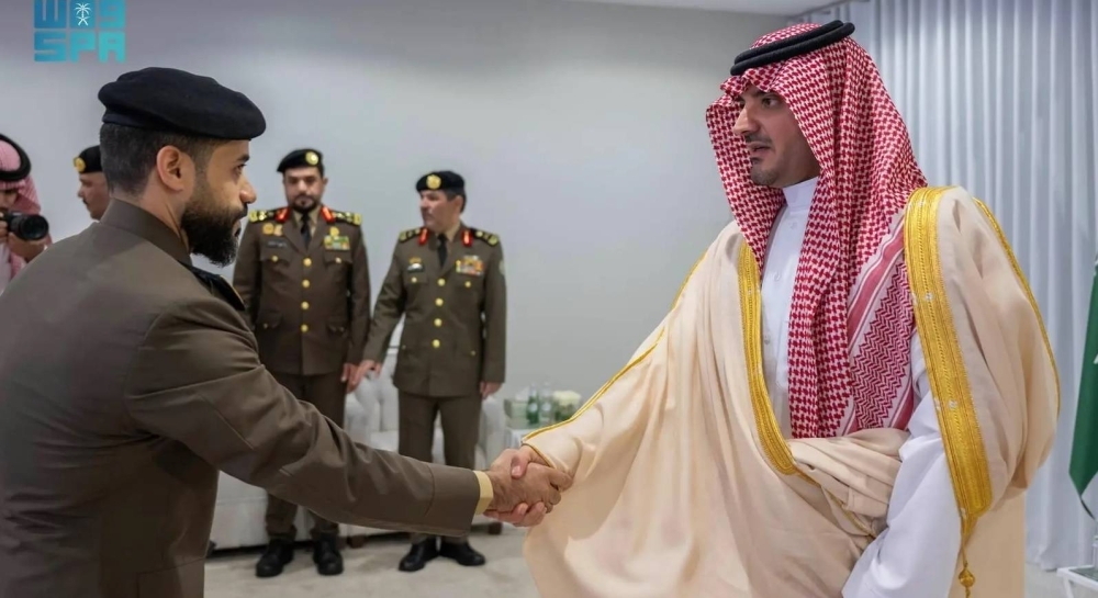 عبدالعزيز بن سعود يلتقي مدير عام مكافحة المخدرات في منطقة مكة المكرمة