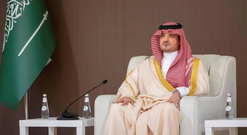 عبدالعزيز بن سعود يلتقي القيادات الأمنية في محافظة الطائف