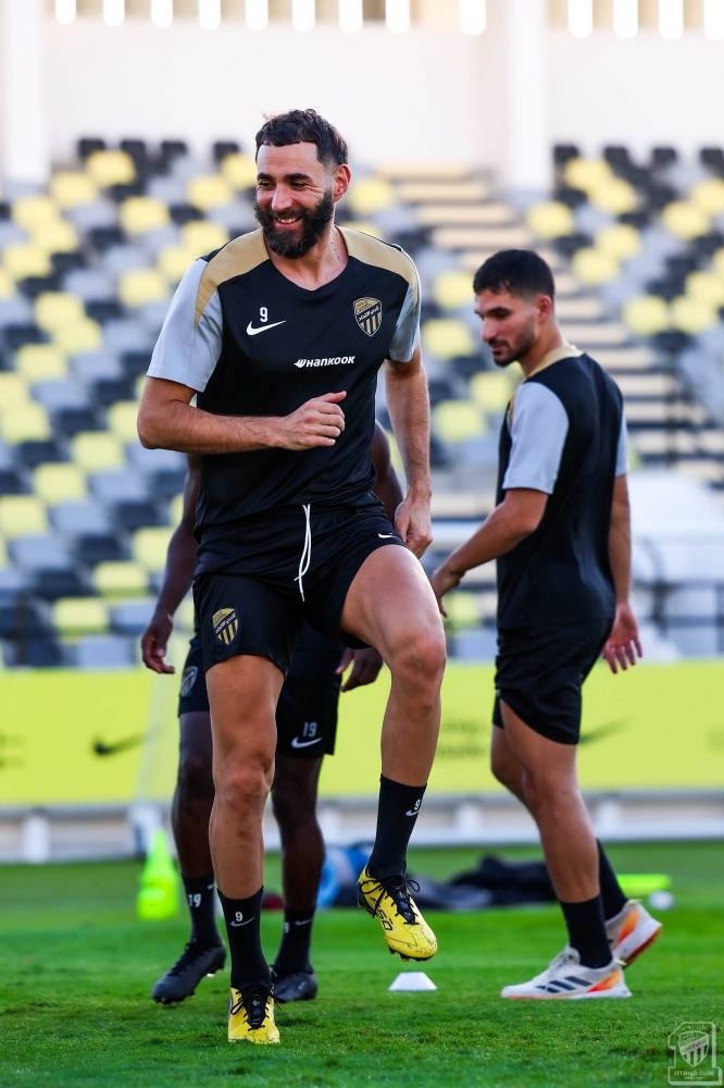 بنزيما رجل الموسم.. وبلان العقل المدبر
