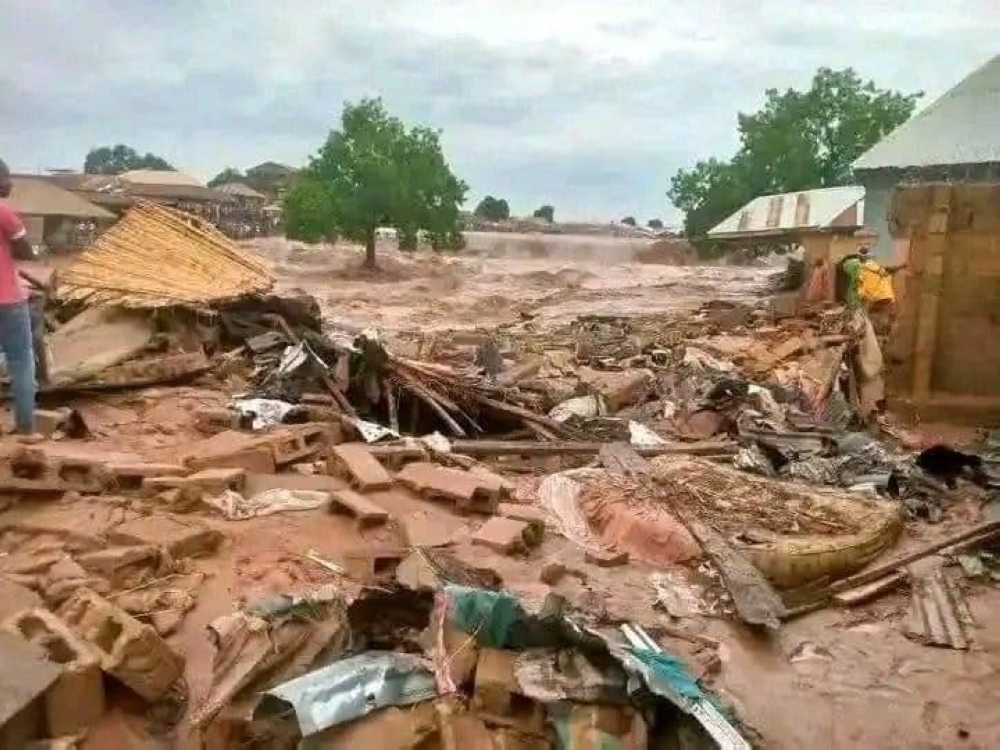 كارثة في نيجيريا.. الفيضانات تخلّف 151 قتيلاً وتشرد الآلاف