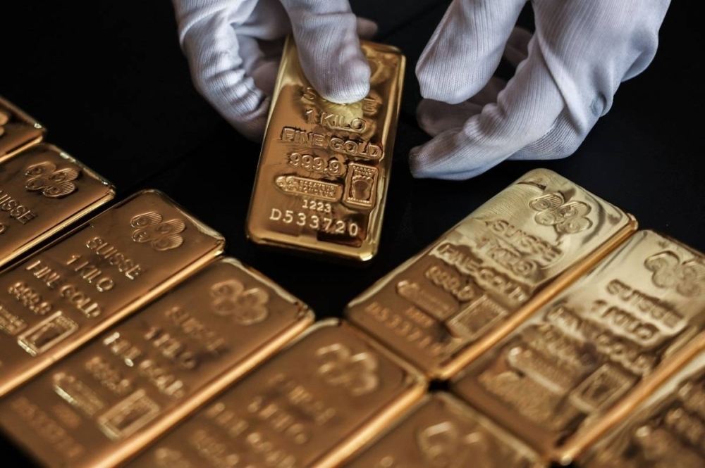 الذهب يقفز مع تراجع الدولار وتوقعات خفض الفائدة الأمريكية