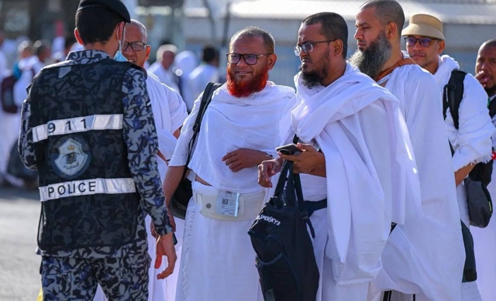 حُجّاج بيت الله الحرام يتوافدون إلى مشعر منى لقضاء يوم التروية