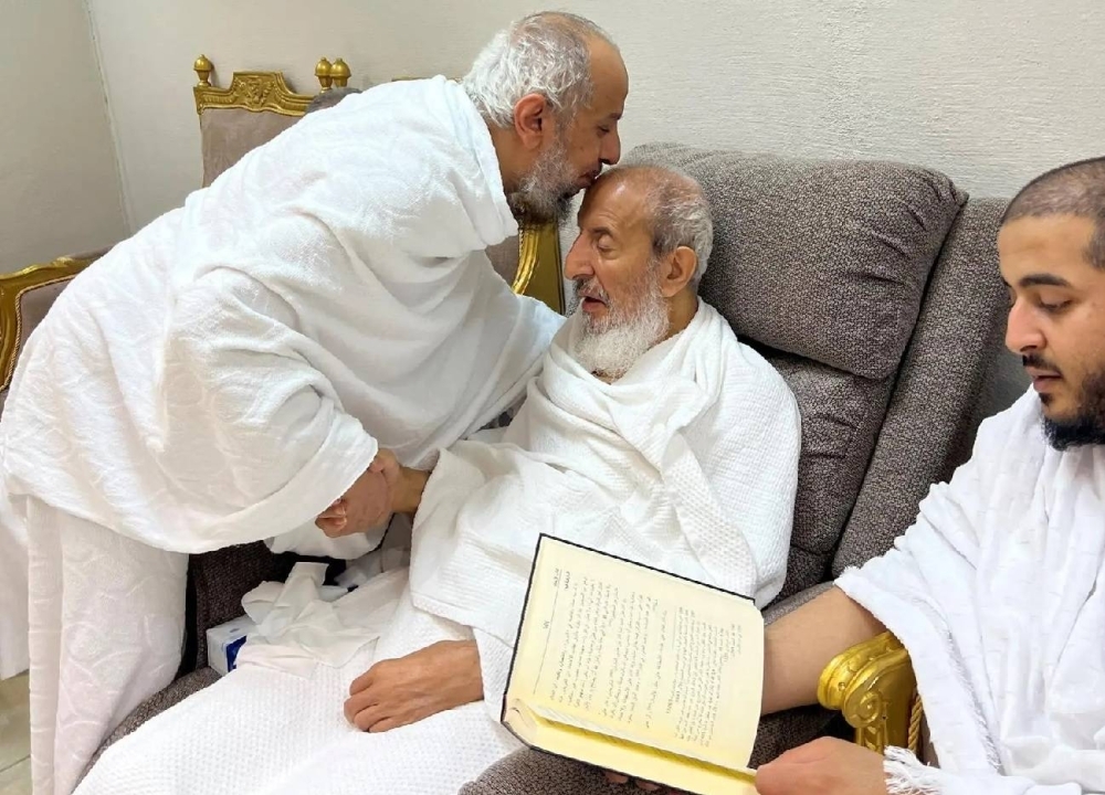 المفتي العام للمملكة يستقبل المستفتين بمنى